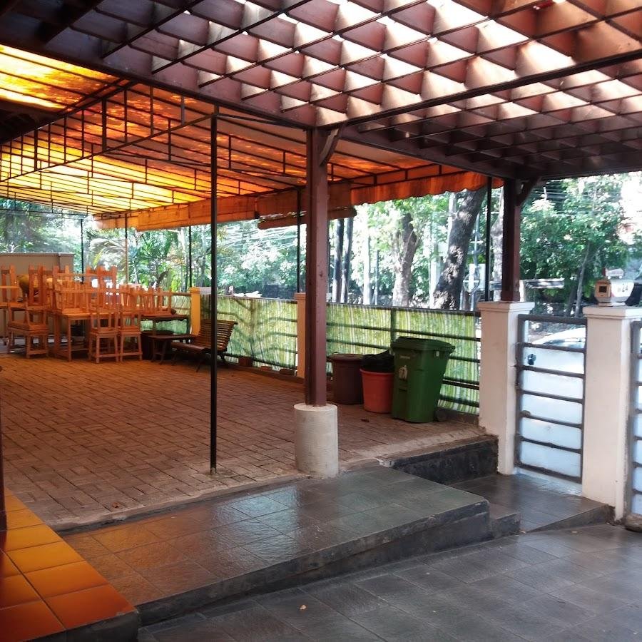 Ayam Tulang Lunak Hayam Wuruk, Tebet