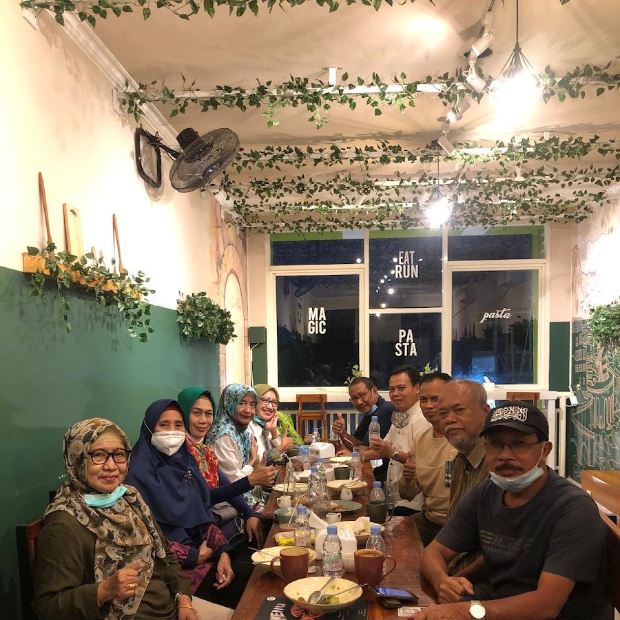 Remory X Warung Italy Gresik, Jalan Kalimantan No. 89, GKB