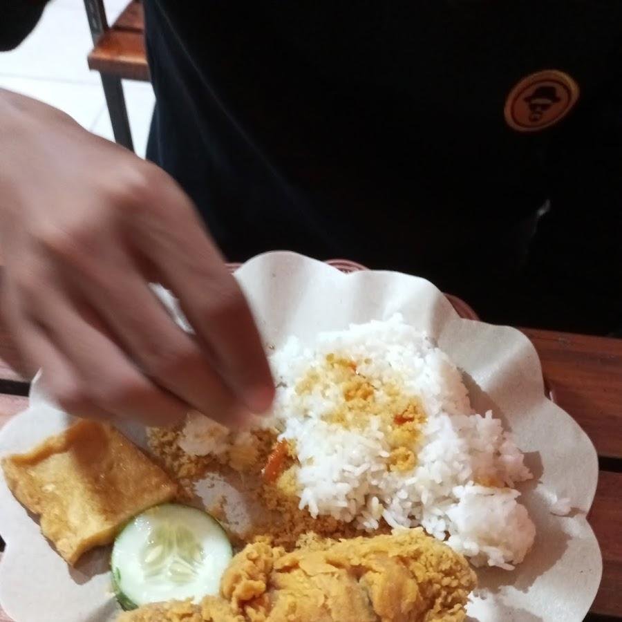 Ayam Goreng Nelongso, Sukun