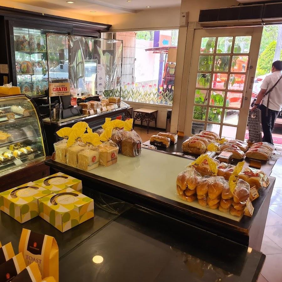 Holland Bakery Kombes Pol M. Duryat