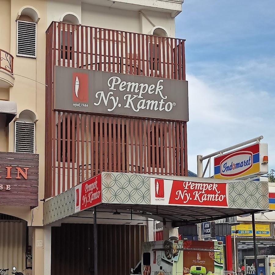Pempek Ny. Kamto, G-Walk
