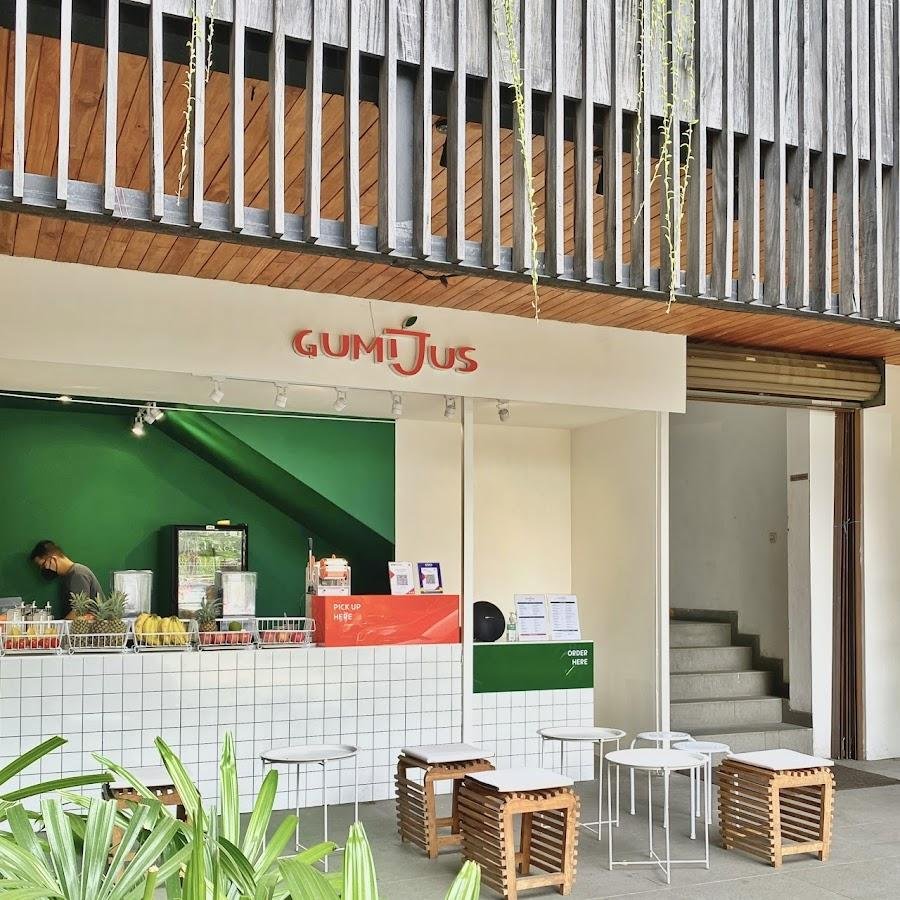 Gumijus Juice and Smoothie, Tubagus Ismail
