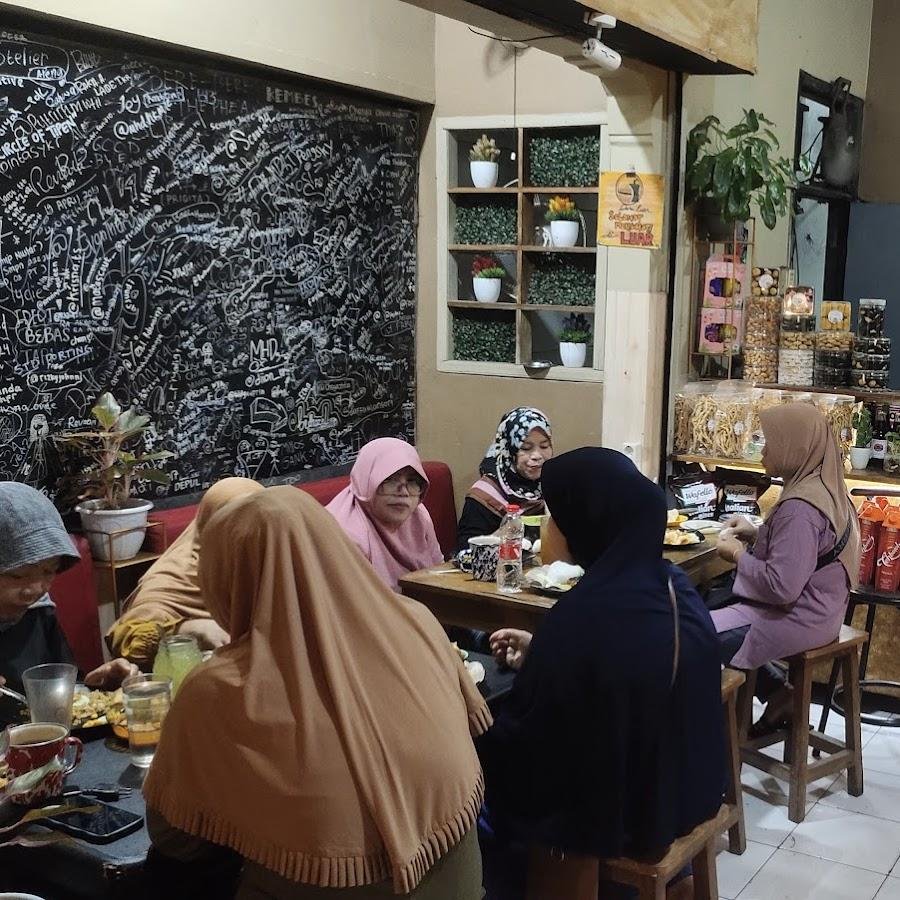 Kedai Papa Gembul, Cipayung