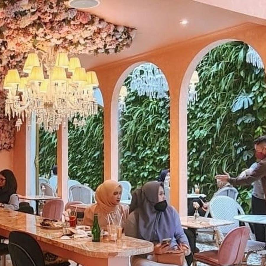 Amy and Cake, Restaurant Bintaro