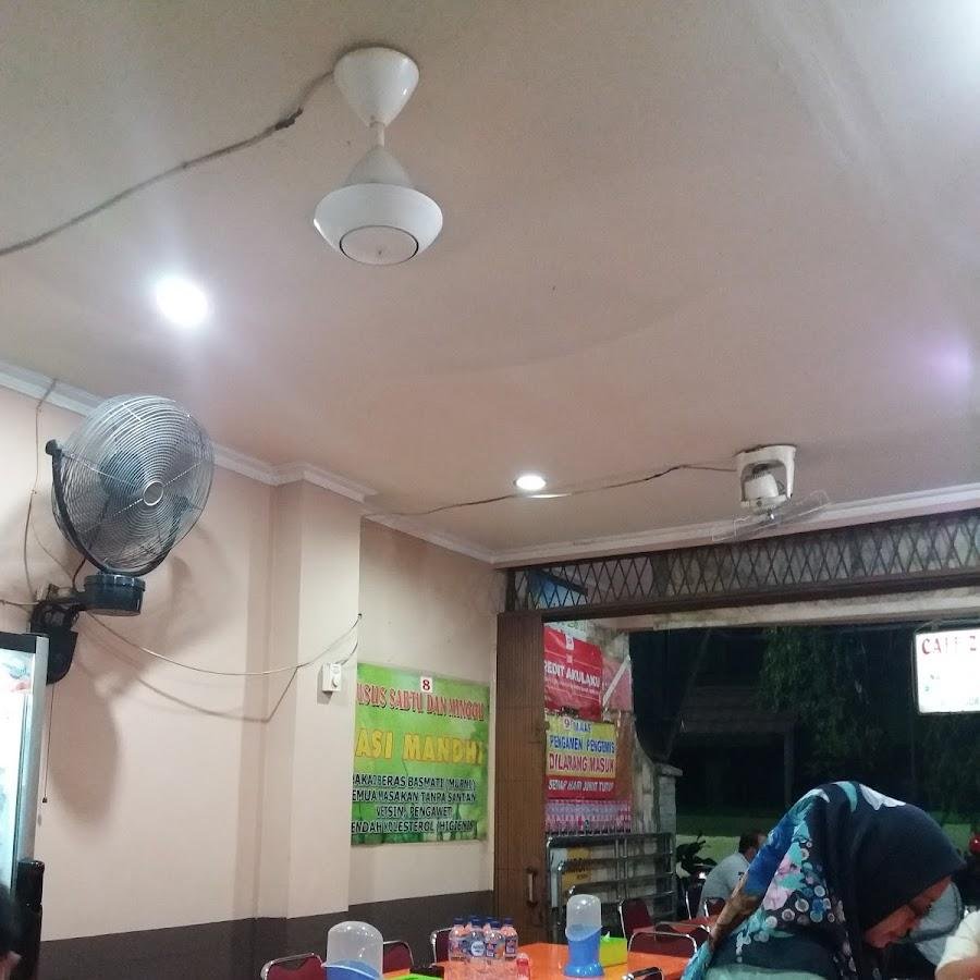 Cafe Zamrud, Jatinegara