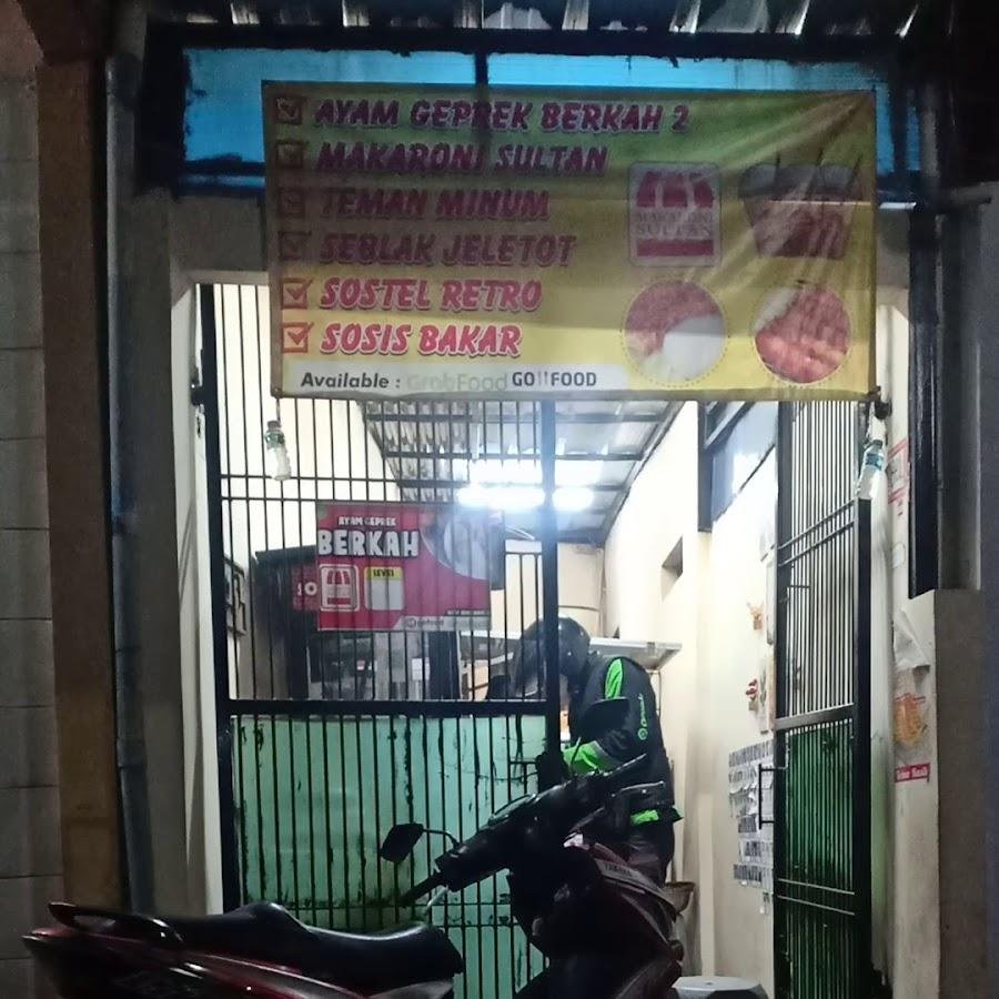 Makaroni Sultan Dan Es Teler Yummy, Babakan Surabaya