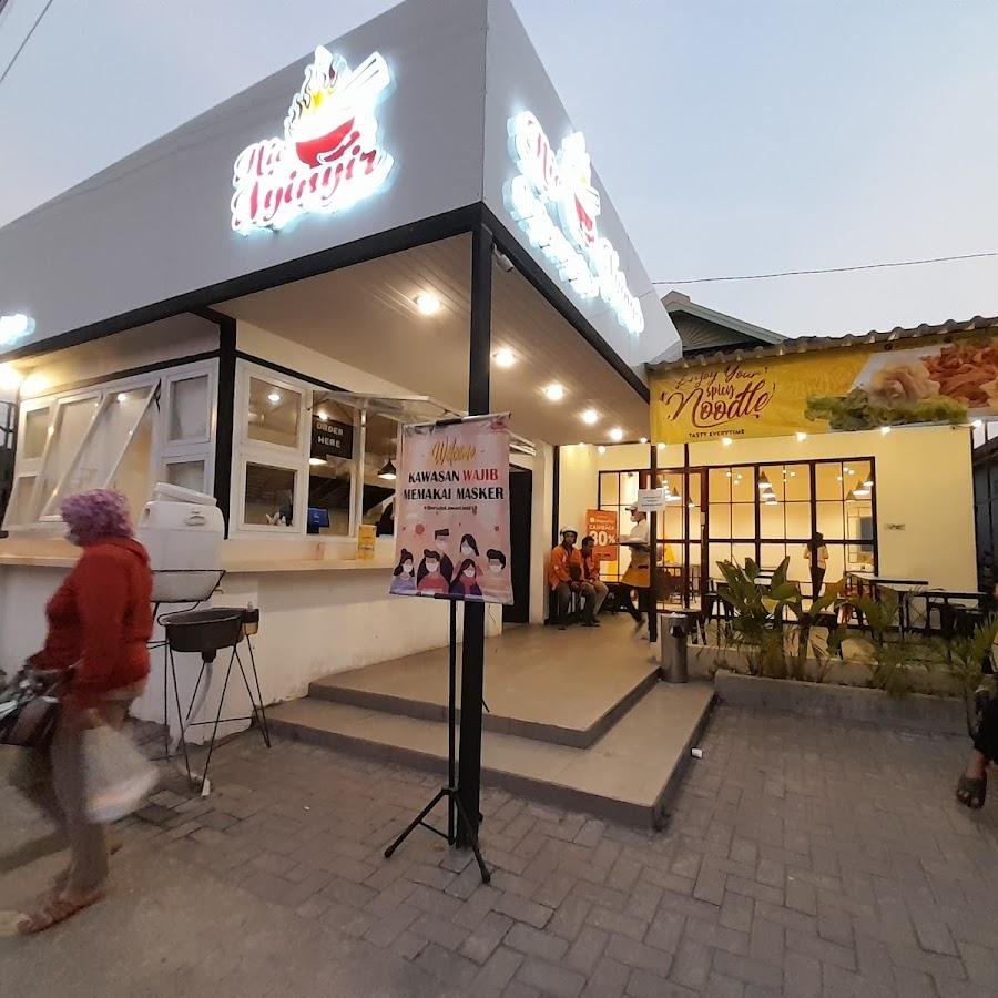 Kedai Mie Nyinyir, Sorogenen