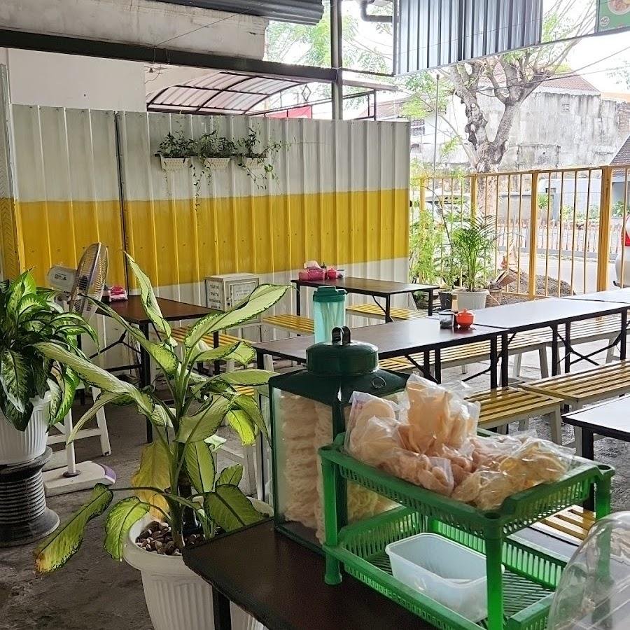 Soto Ayam Kampung Semar, Taman
