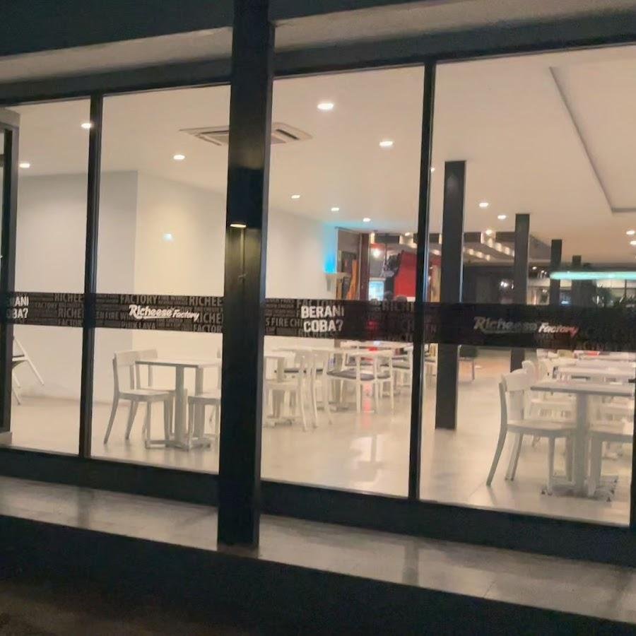 Richeese Factory, UI Depok