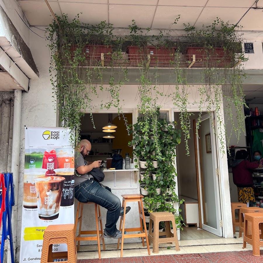 Pagi Pagi Kopi, Gandawijaya