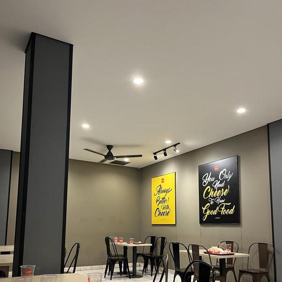 Richeese Factory, Cirendeu