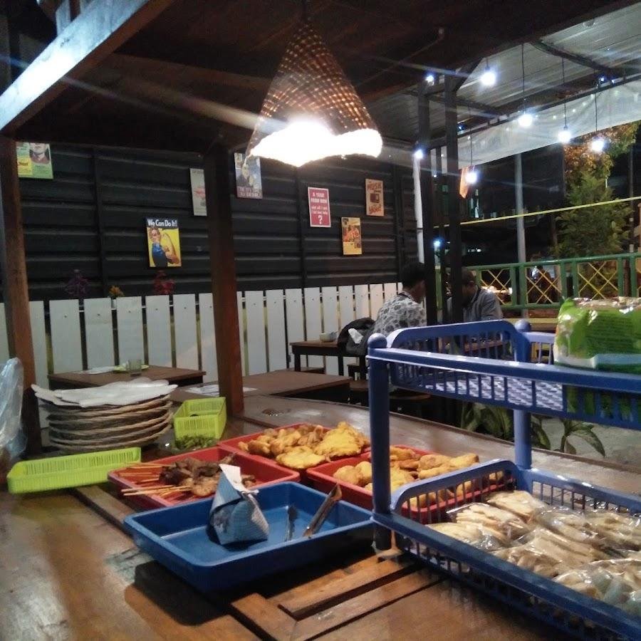 Ayam Bakar dan Goreng, Angkringan Legendaris