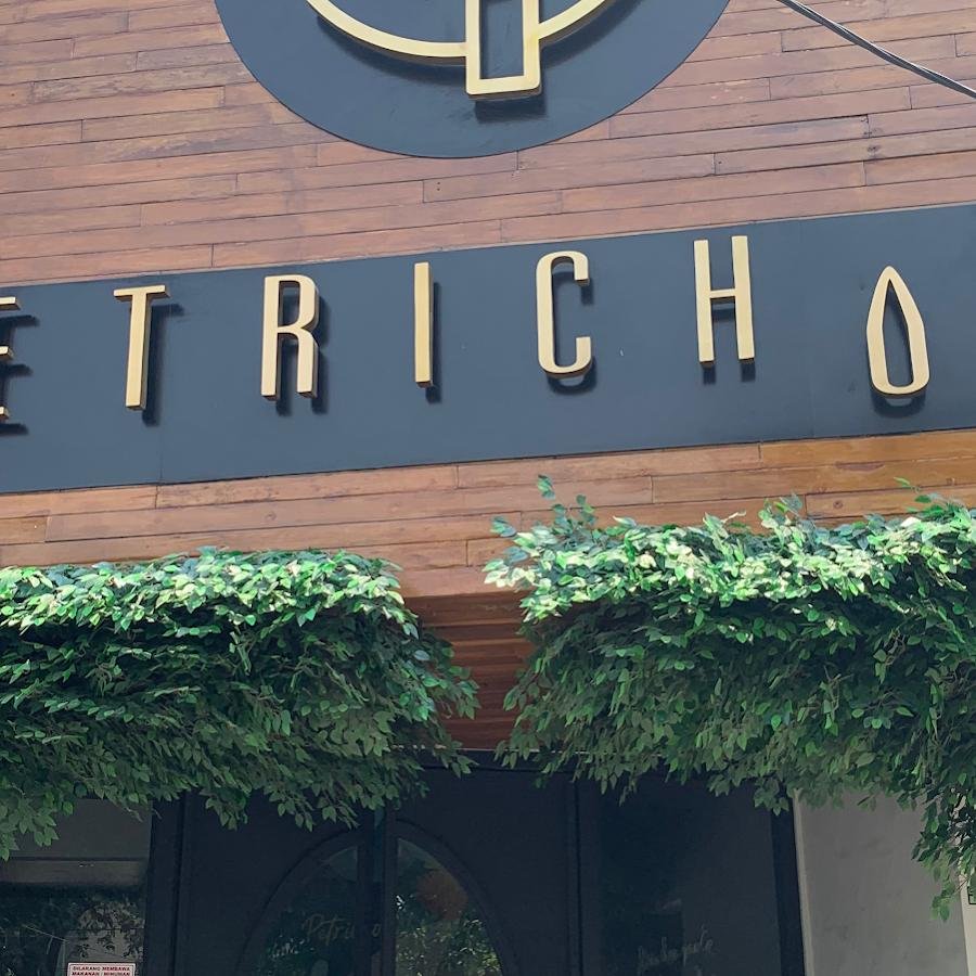 Petrichor Cafe & Bistro, Manyar Kertoadi