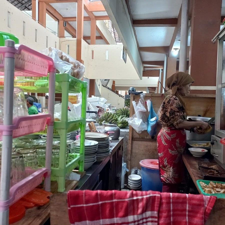 Mie Toprak Gading Yu Sri, Pasar Kliwon