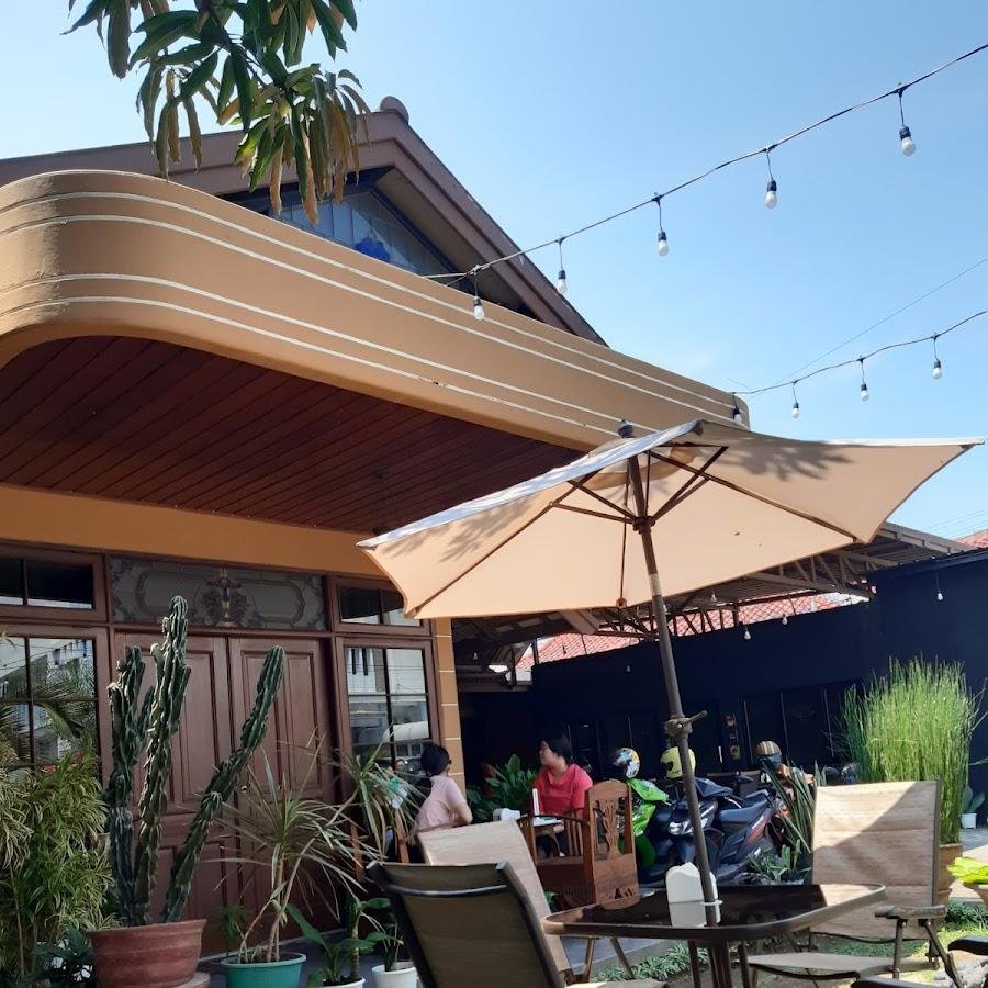 Lakiket Coffee & Chick, DR. Sutumo