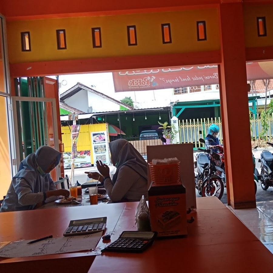 Popeneeye Chicken Express, Palur