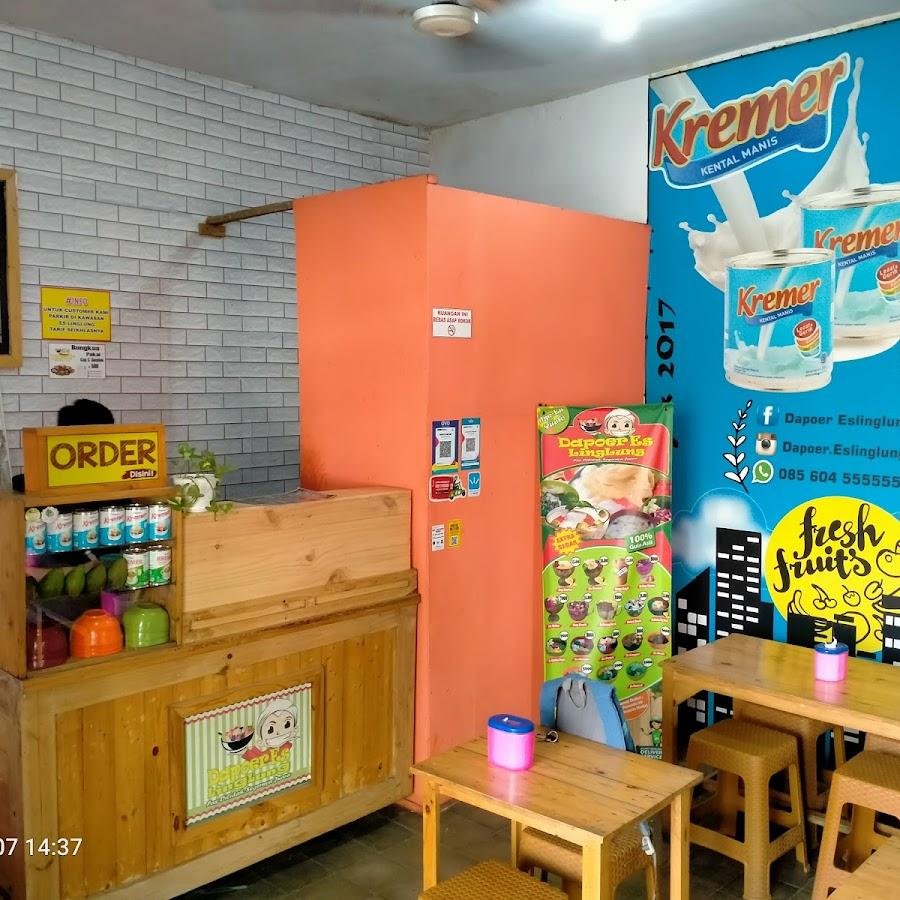 Dapoer Es Linglung, Pemuda