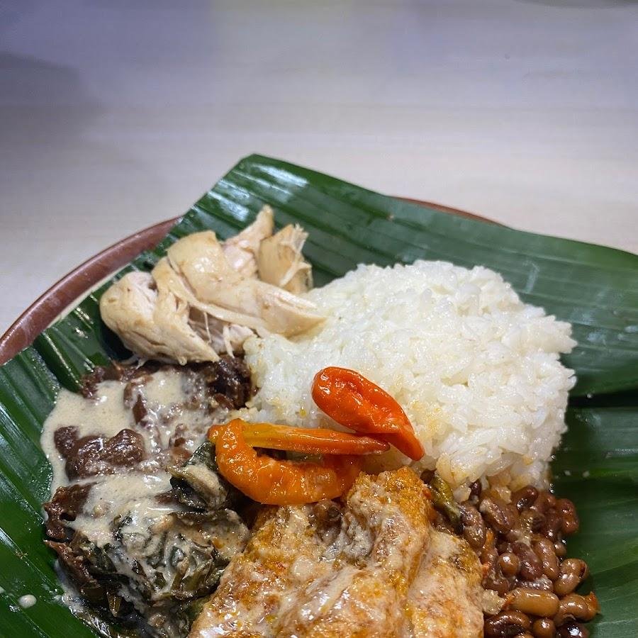 Warung Gudeg Yogya dan Ayam Kremes Mbak Tipuk, Jebres