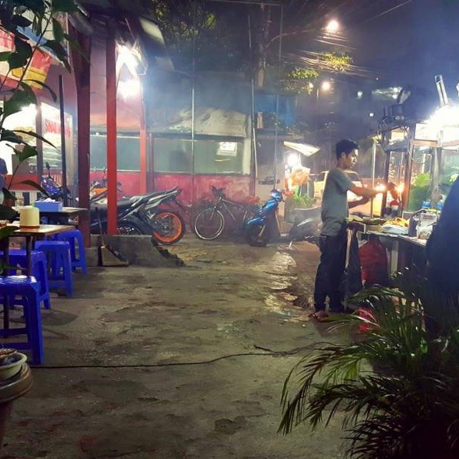 Sate HM Holil, Menteng