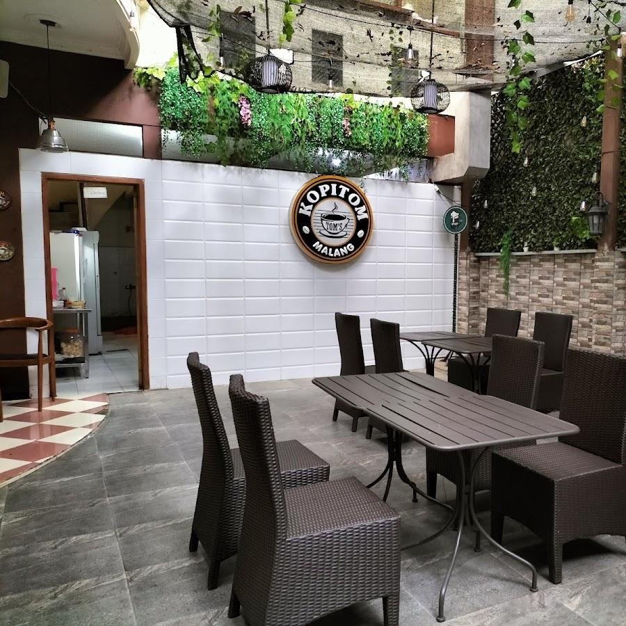 Kopitom Cake And Cafe, Blimbing