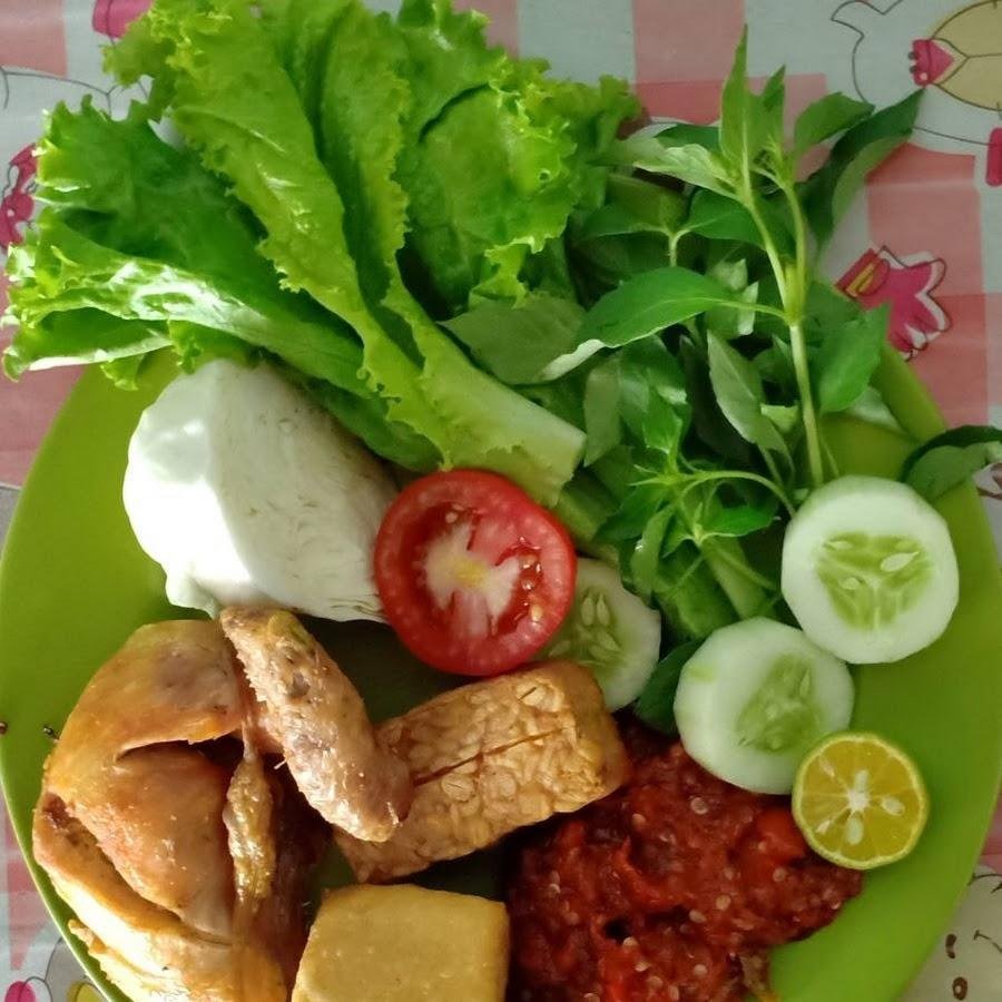 Pecel Lele Ibu Iis, Kelapa Gading