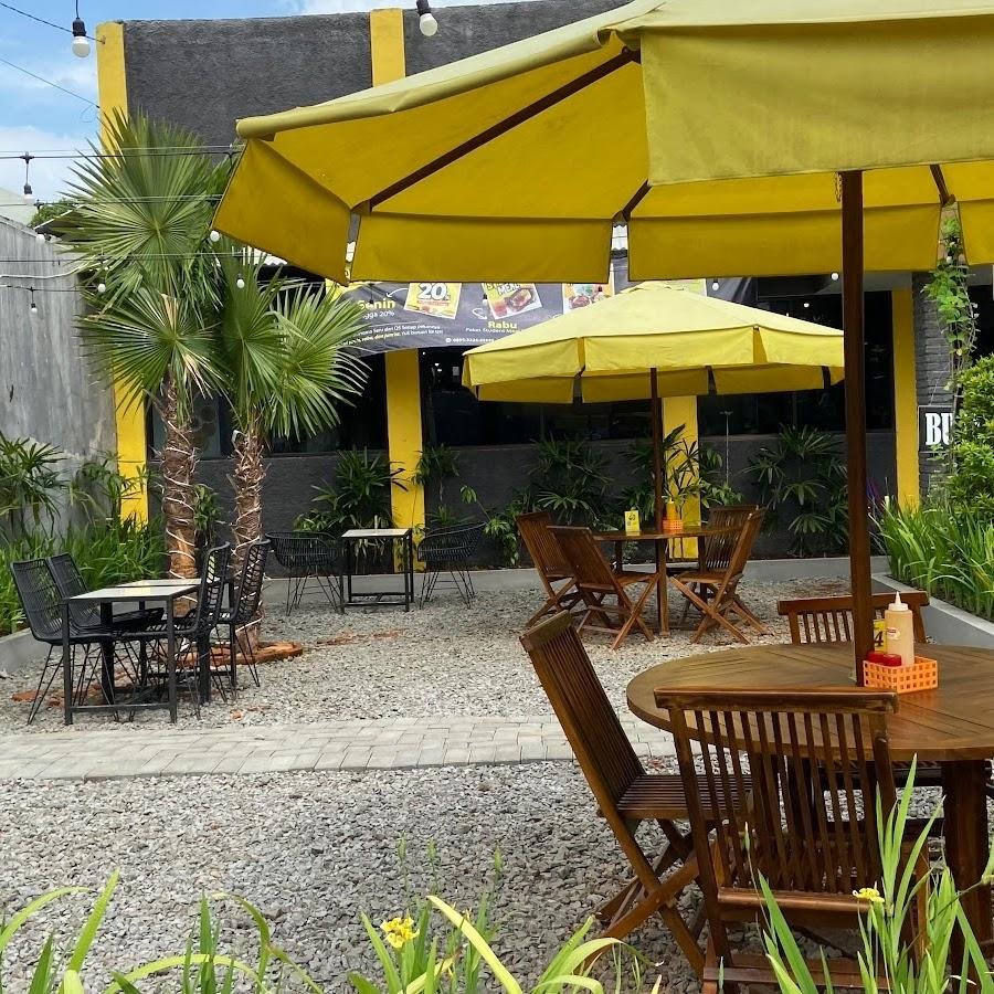 Q5 Steak And Bowl, Jember