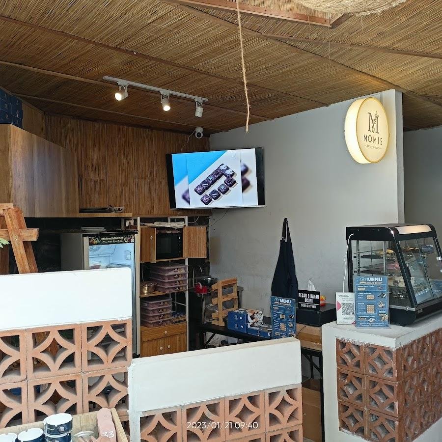 Momis Bakery Foursunday Depan Sari Sari, Bandung Wetan