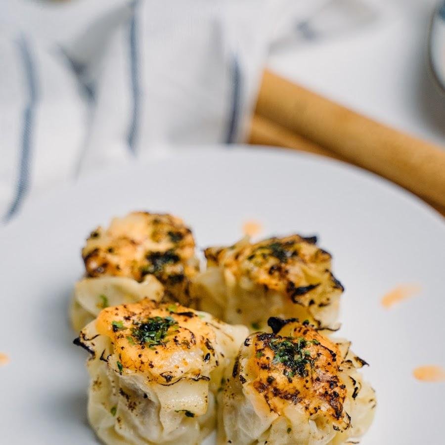 Dimsum Si Menur, Amil