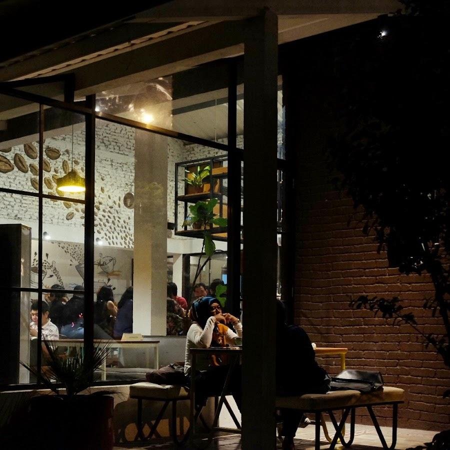 Coffee And Beyond Cafe, Diponegoro