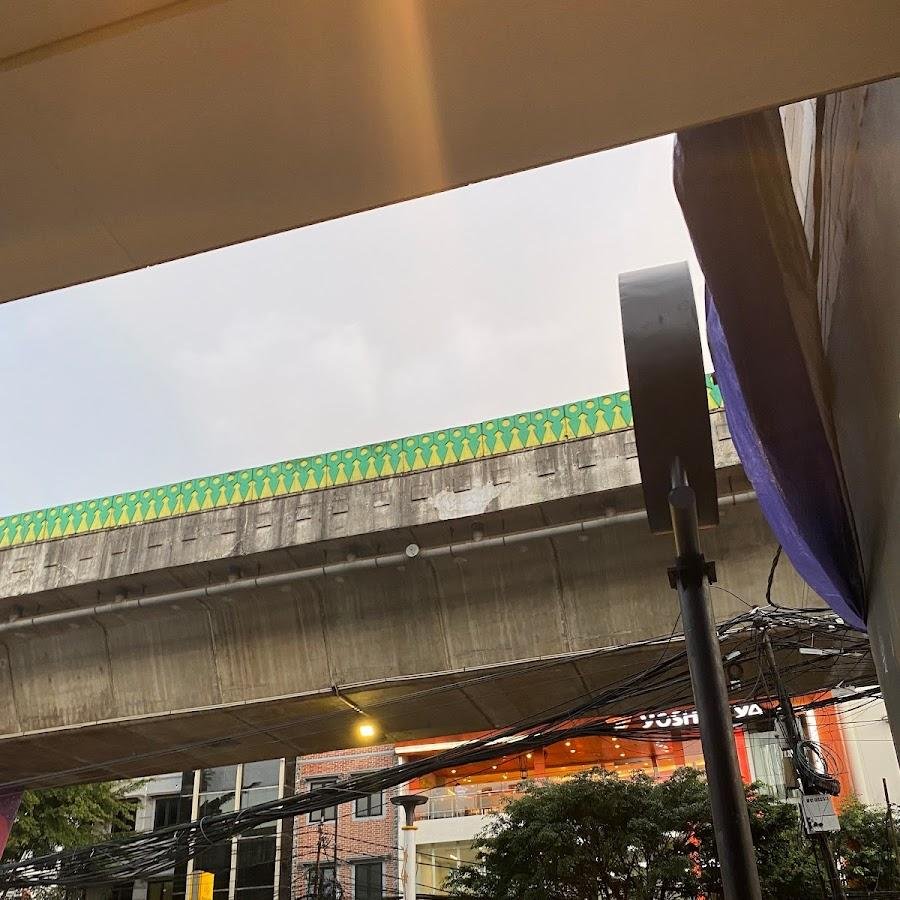 Starbucks, Wolter Mongonsidi