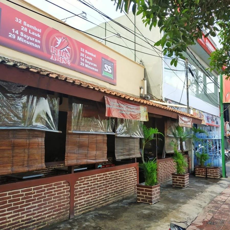 Waroeng Spesial Sambal SS, Plengkung Gading