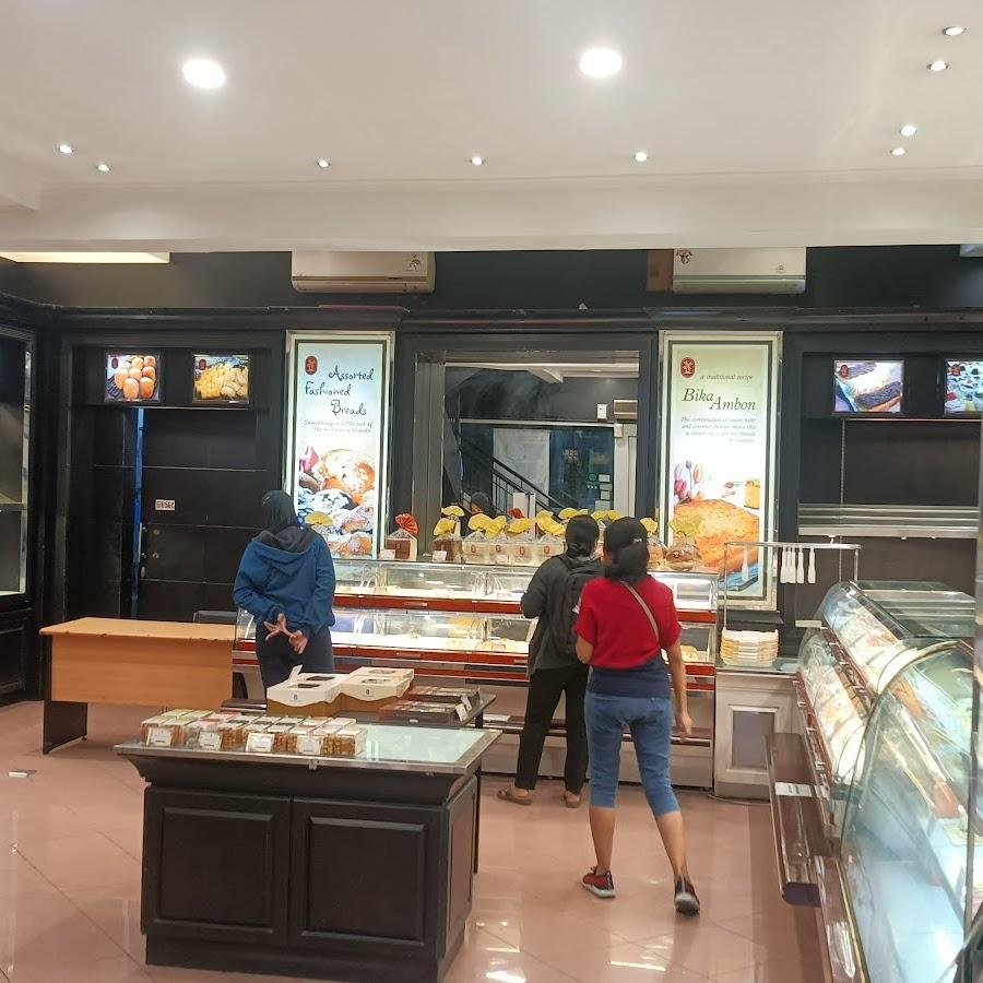 Holland Bakery Polisi Istimewa