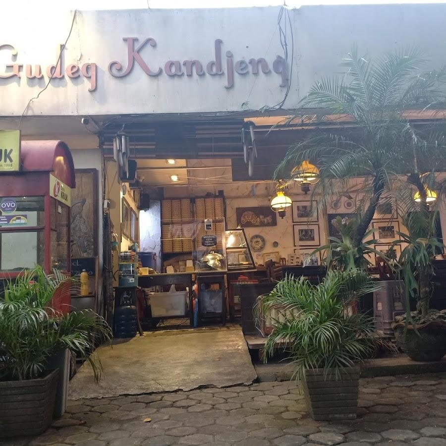 Gudeg Kandjeng, Blok M