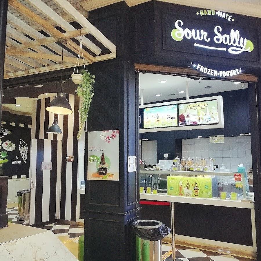 Sour Sally, Paris Van Java