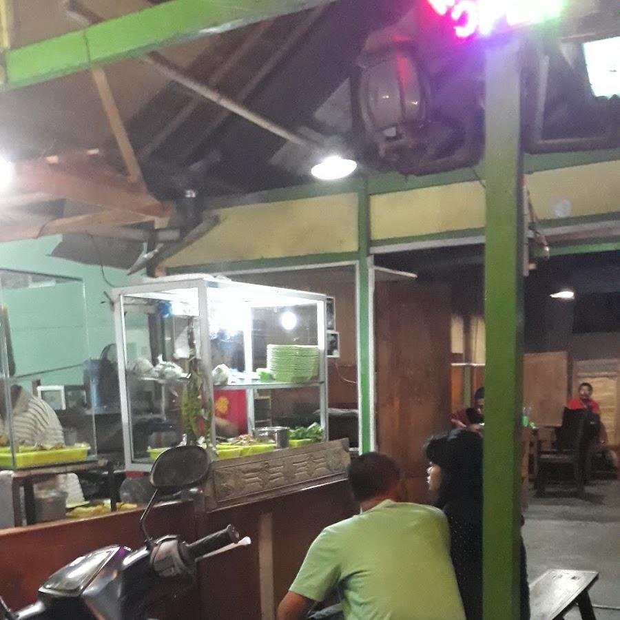 Warung Pecel Lele Ayah, Bugisan Selatan
