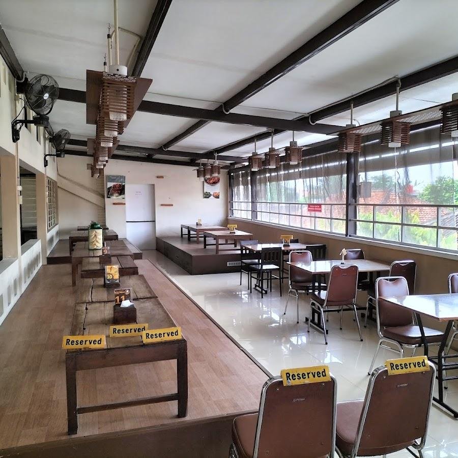 Bebek dan Ayam Goreng Pak Ndut, Kartasura