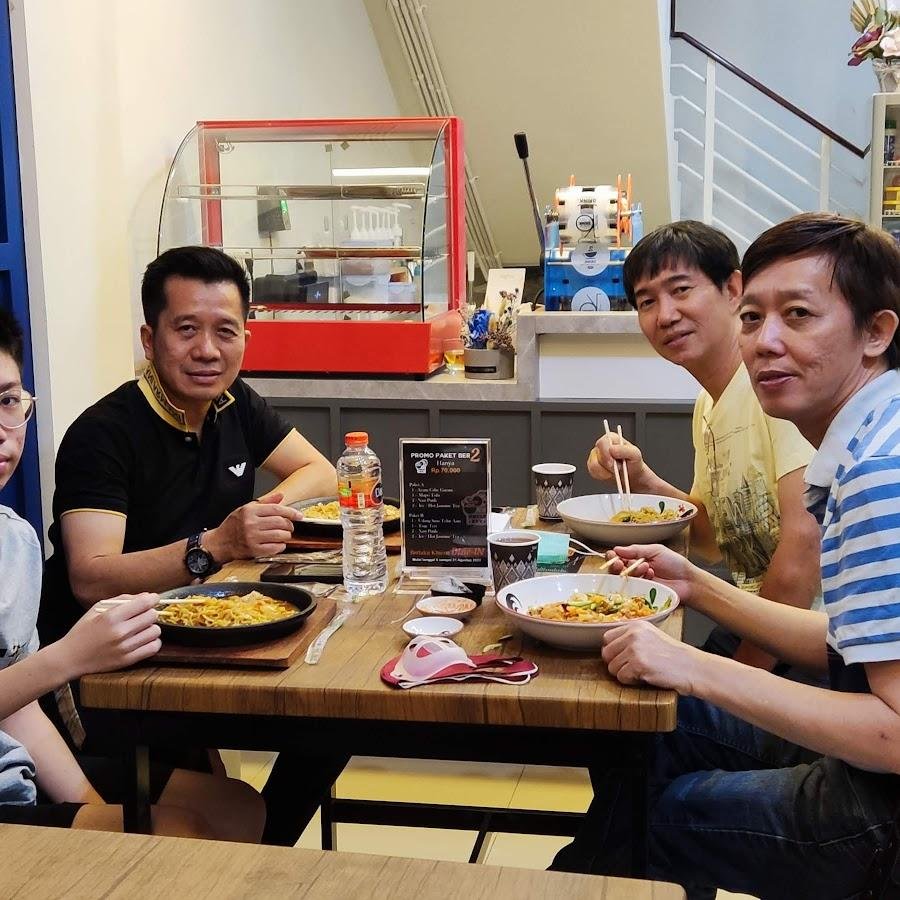 Uncle Fat, Northwest Boulevard