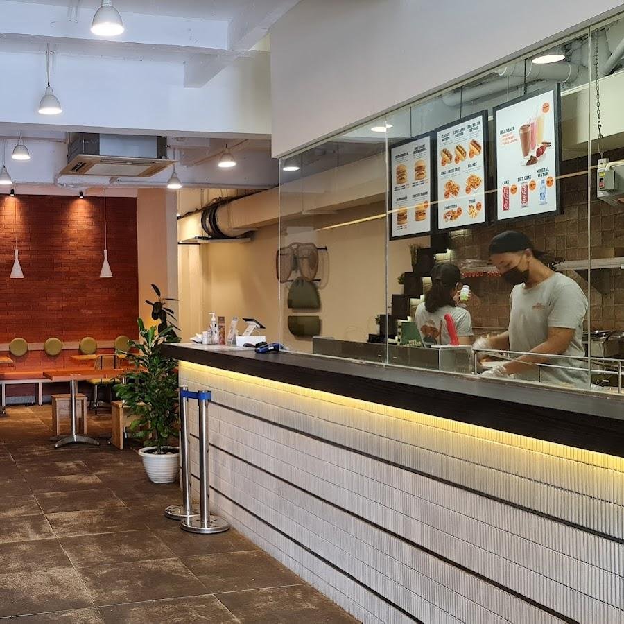 Five Monkeys Burger, Panglima Polim