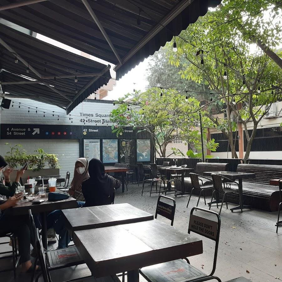 Ueno Coffee, Pahlawan