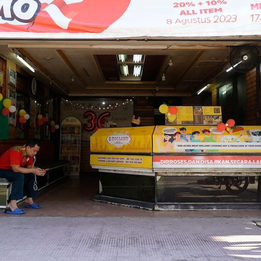 Martabak & Terang Bulan Holland, Mayjend Sungkono