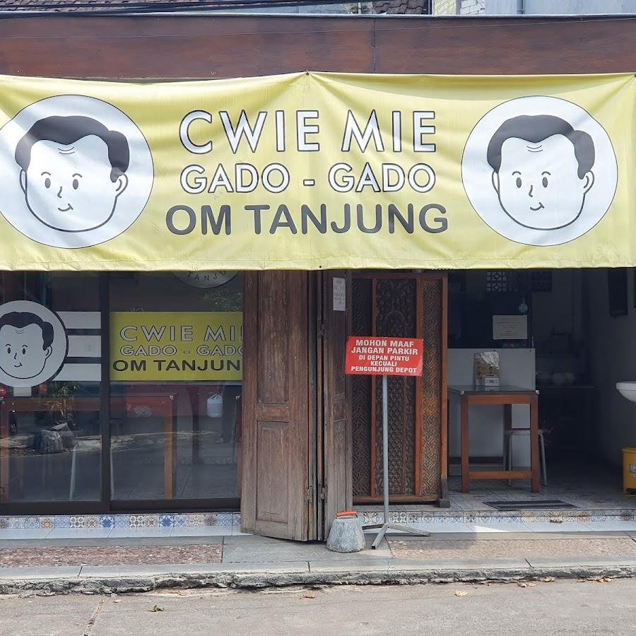 Cwie Mie Om Tanjung, Klojen