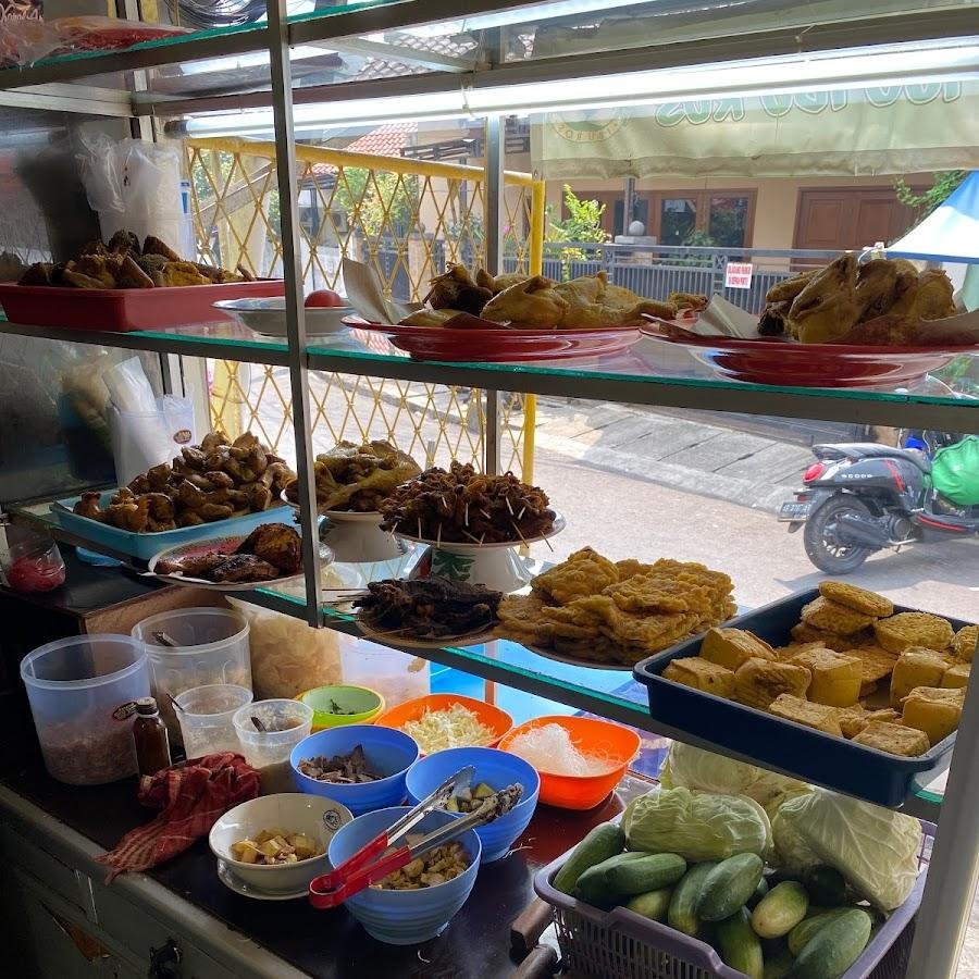 Ayam Penyet Cabe Ijo Ibu Ros, Kebon Sirih