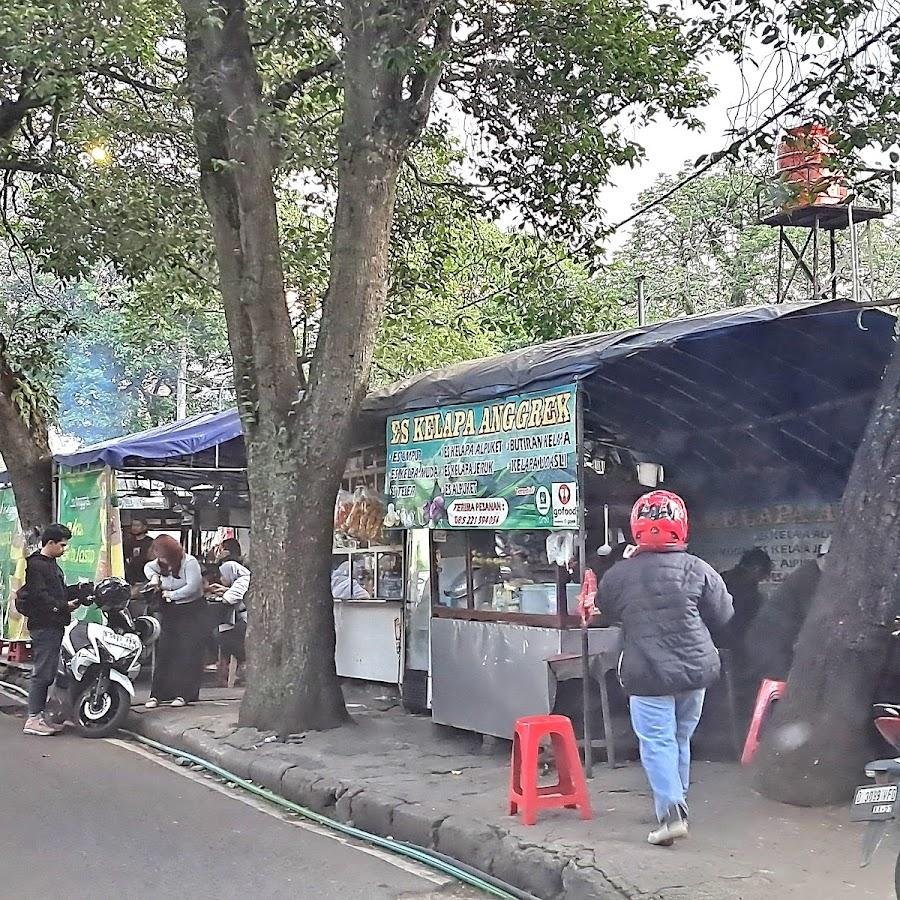 Es Kelapa Anggek, Cihapit