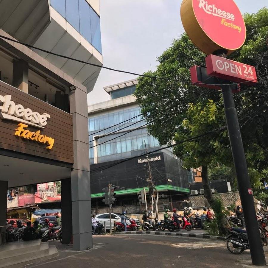 Richeese Factory, Mampang