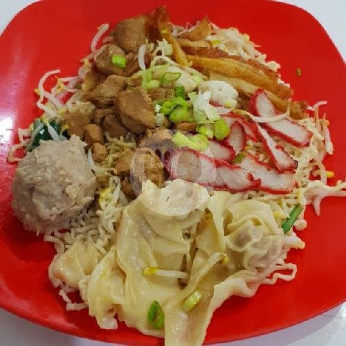 Bakmi Porsi Biasa + Tahu Isi + Bakso Daging B2 menu Bakmi Kalimantan Hin Lie, Pademangan Timur