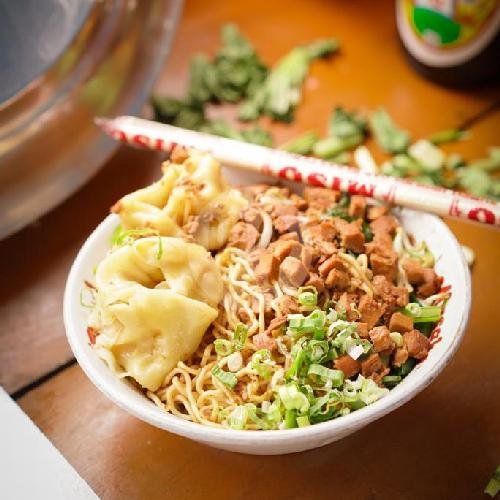 Kwetiaw Ayam Pangsit menu Mie Ayam Garuda Cideng