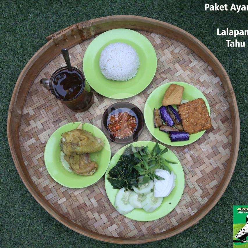 Paket Komplit Ayam Paha menu Bebek Goreng H. Slamet, Colomadu