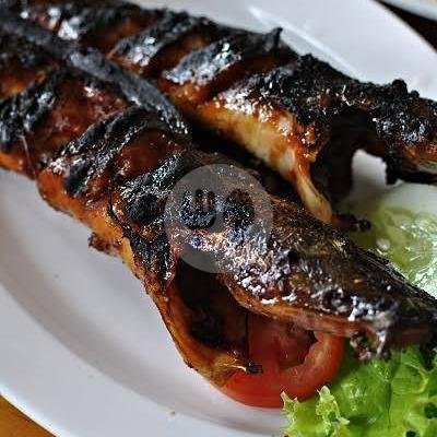 Bebek Goreng Kremes menu Pecel Lele Depan Showroom Toyota Cabang Seafood Cak Alimin, Klender