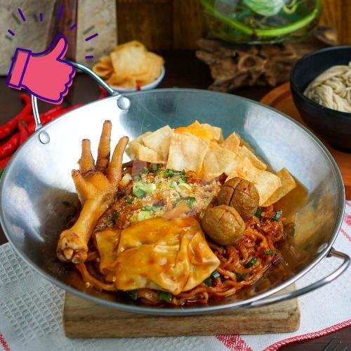 Seblak Ngambek: Surga Kuliner Pedas di Kediri yang Wajib Dikunjungi