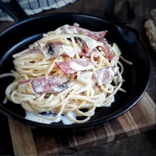 Spaghetti Smoke Beef Creamy menu Roasted Chicken By Rumahan Food, Coblong